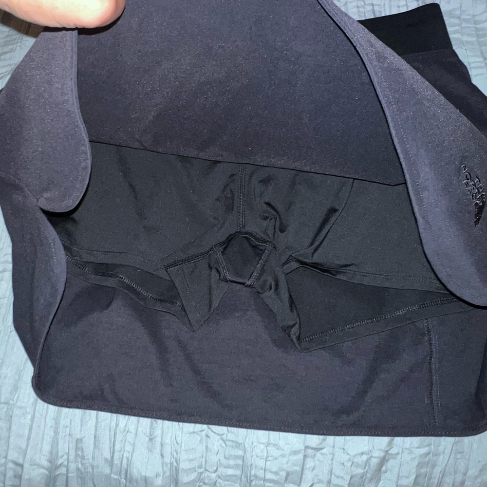 Woman’s Northface Black Skort size L NWOT - Picture 3 of 4
